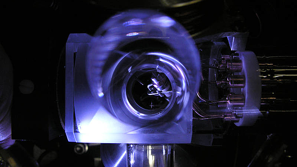 Die Ionenfalle der Ytterbium-Uhr in der PTB. Foto: PTB